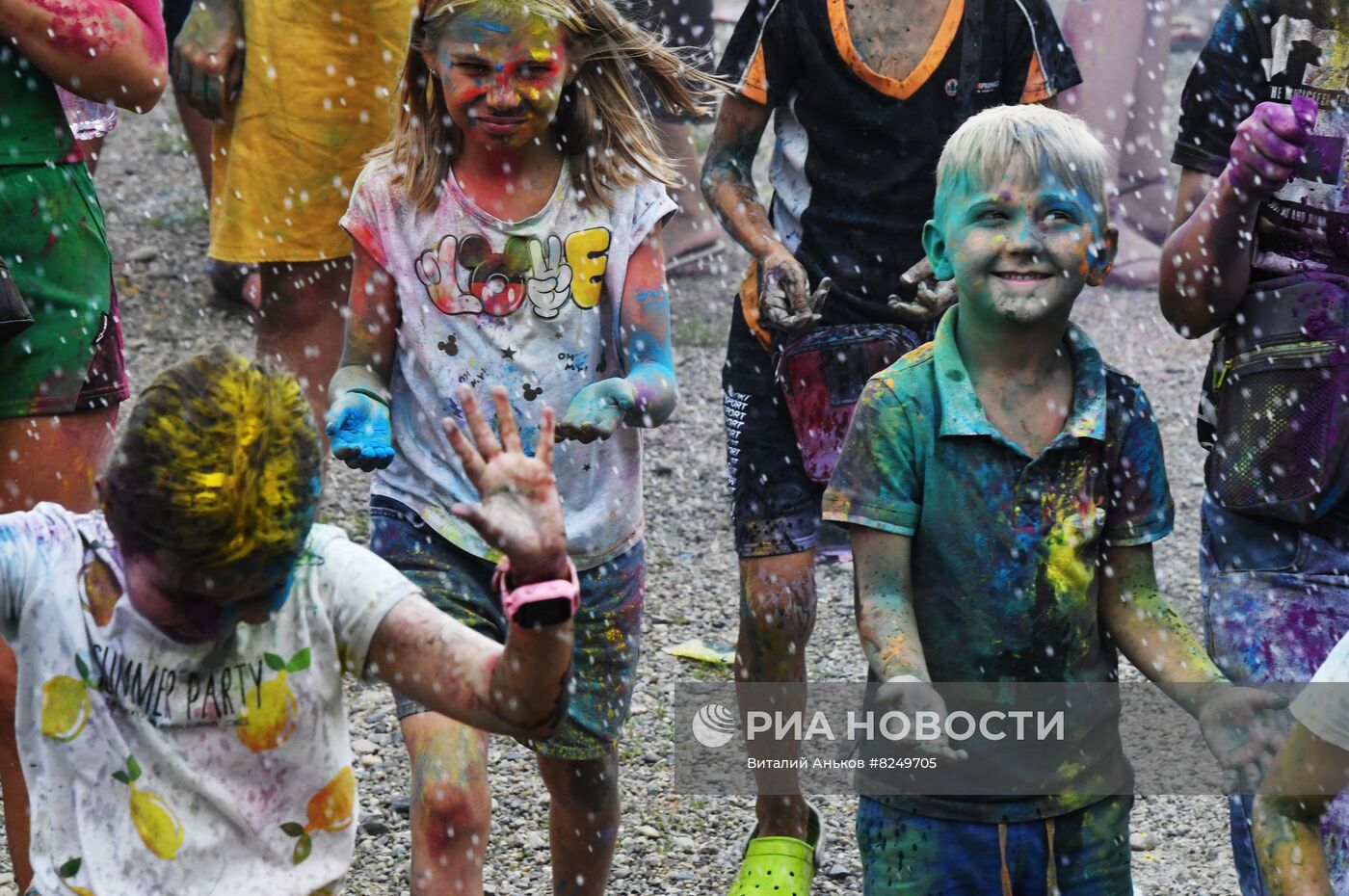 Фестиваль красок Холи во Владивостоке