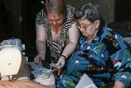 В Мелитополе начали выдавать пенсии в рублях