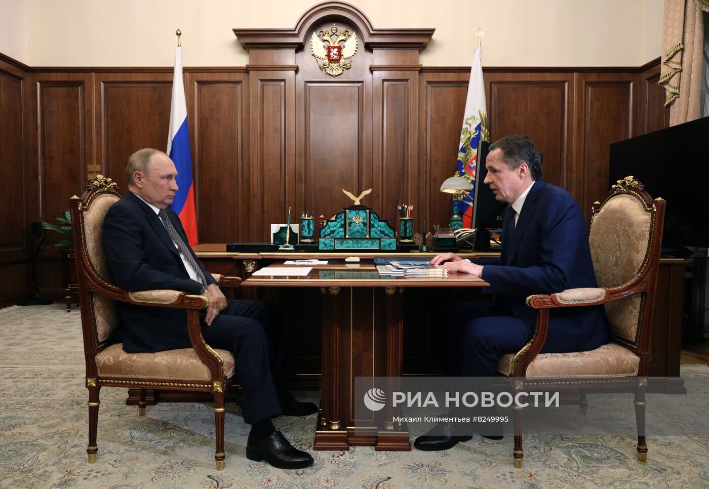 Рабочая встреча президента РФ В. Путина с губернатором Белгородской области В. Гладковым