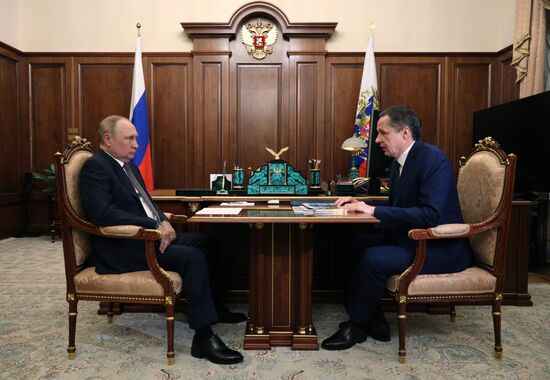 Рабочая встреча президента РФ В. Путина с губернатором Белгородской области В. Гладковым