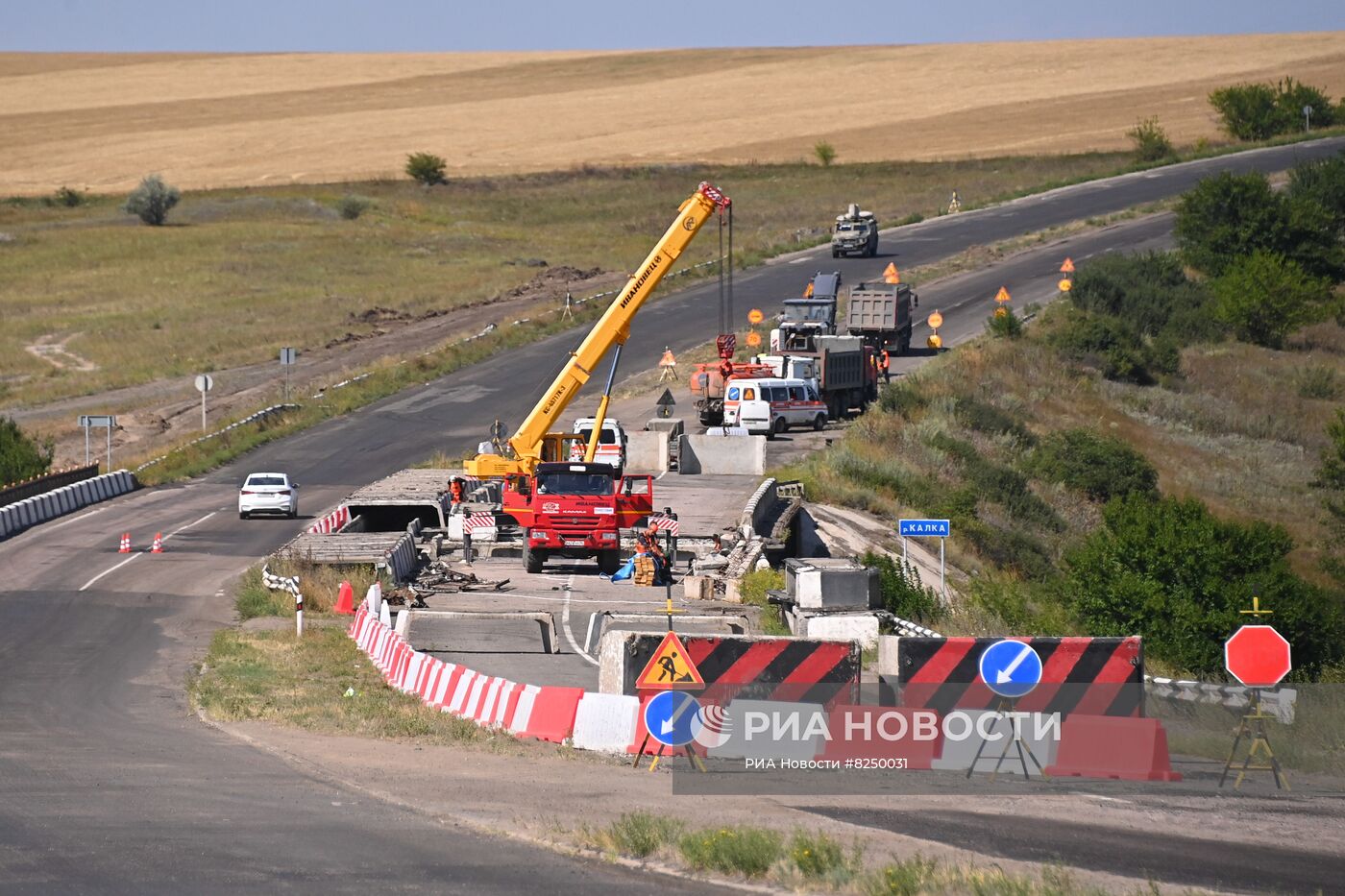Восстановление поврежденного моста в Донецкой области