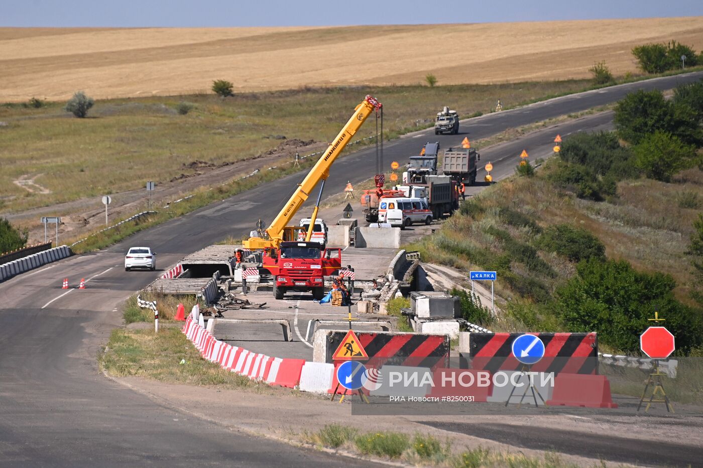 Восстановление поврежденного моста в Донецкой области