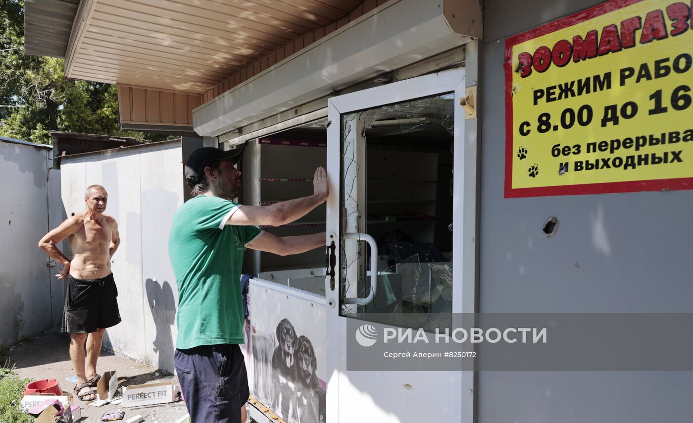 Последствия обстрела ВСУ Кировского района Донецка