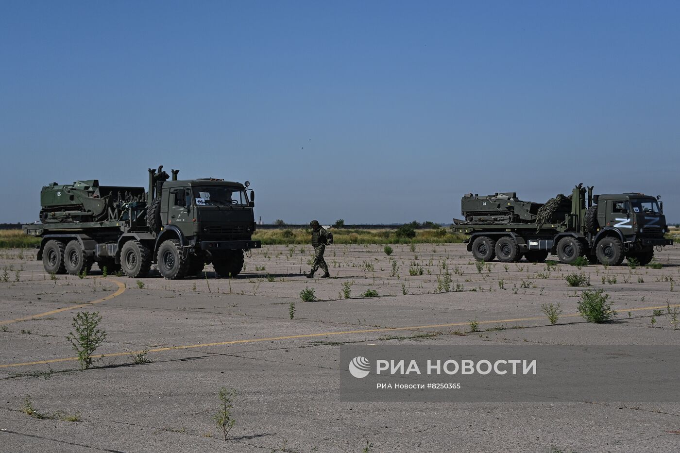 Обучение саперов в аэропорту Мариуполя