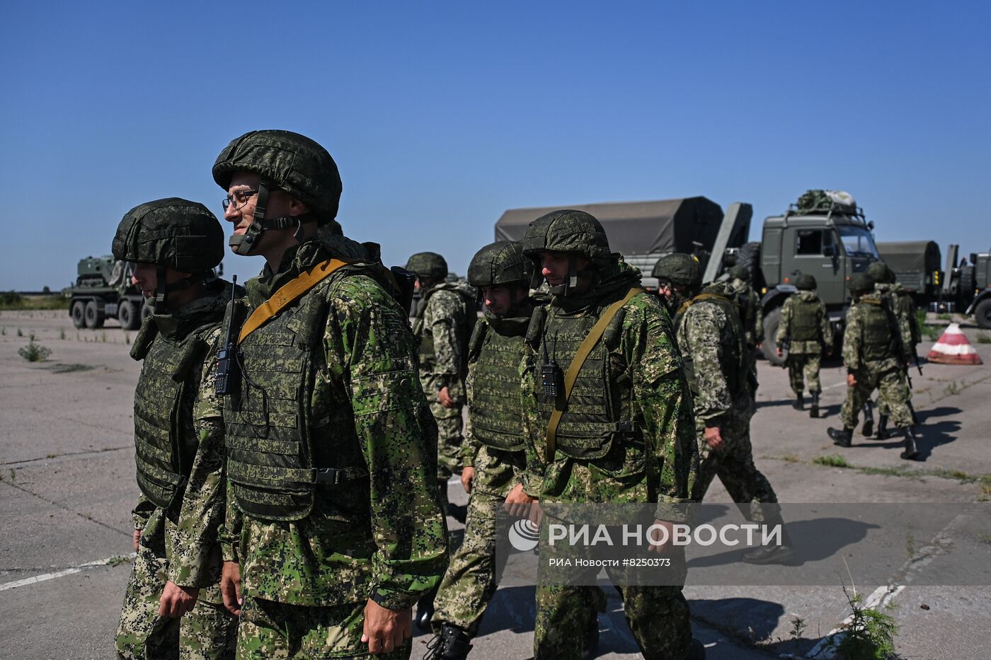 Обучение саперов в аэропорту Мариуполя