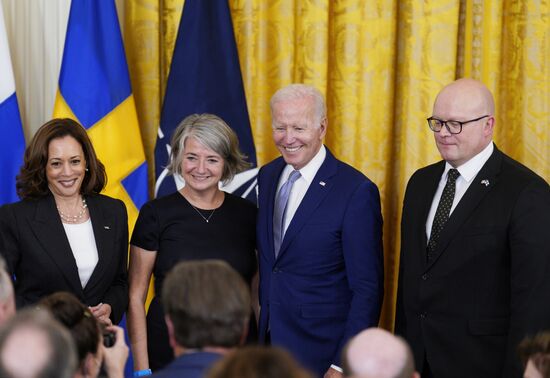 Д. Байден подписал договоры о присоединении Швеции и Финляндии к НАТО