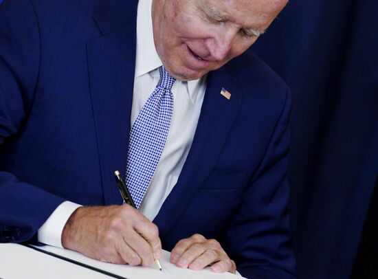 Д. Байден подписал договоры о присоединении Швеции и Финляндии к НАТО