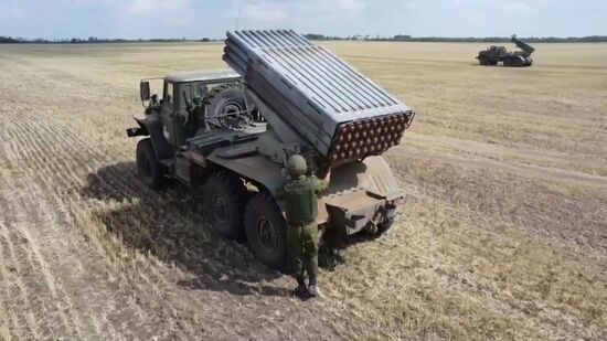 Работа расчетов РСЗО "Град" в ходе спецоперации на Украине