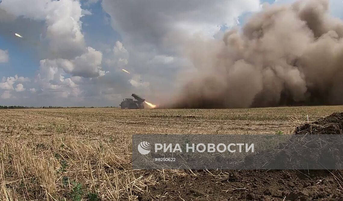 Работа расчетов РСЗО "Град" в ходе спецоперации на Украине