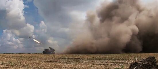 Работа расчетов РСЗО "Град" в ходе спецоперации на Украине