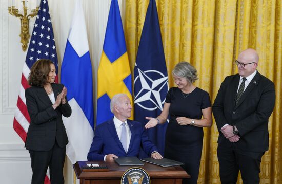 Д. Байден подписал договоры о присоединении Швеции и Финляндии к НАТО