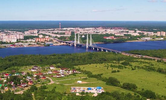 Президент РФ В. Путин принял участие в церемонии открытия нового моста через реку Шексну в Череповце