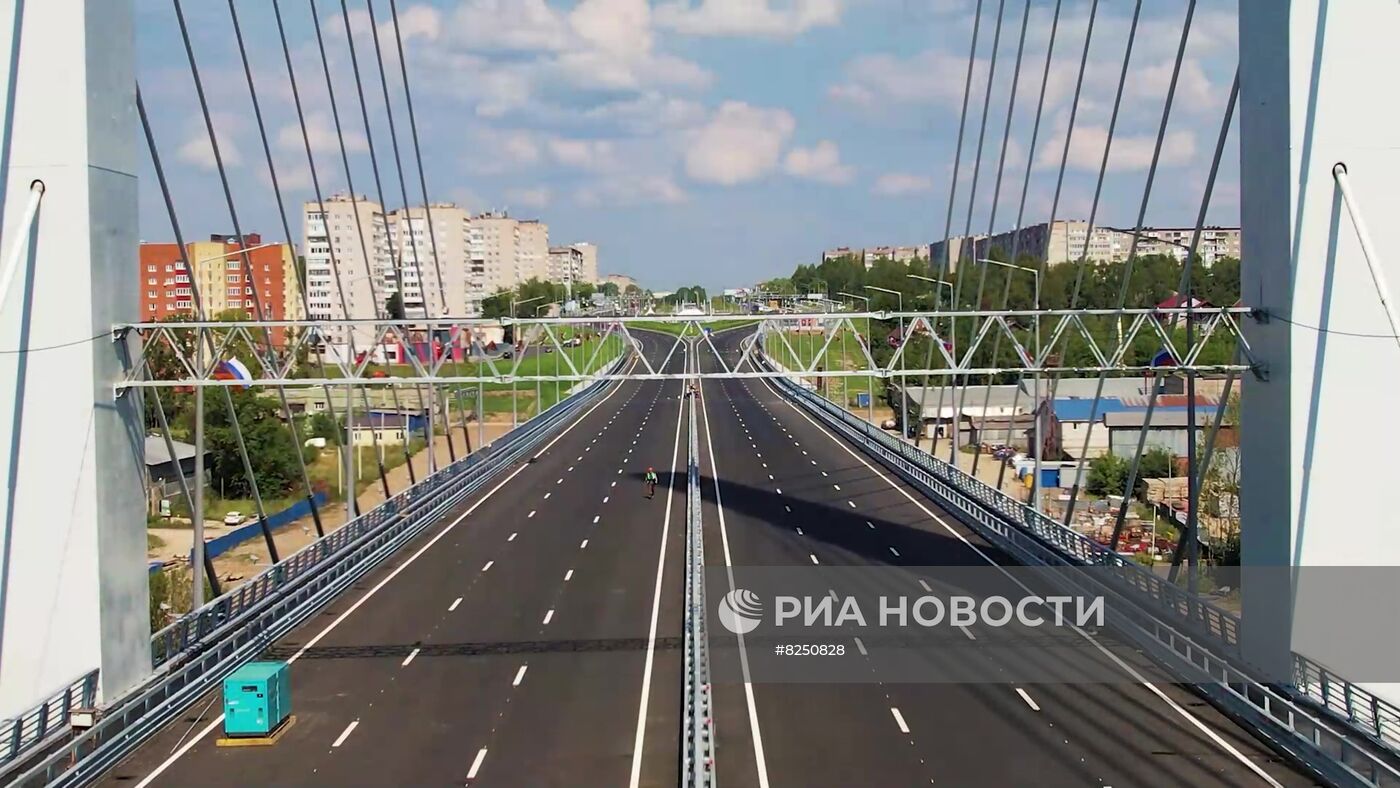 Президент РФ В. Путин принял участие в церемонии открытия нового моста через реку Шексну в Череповце