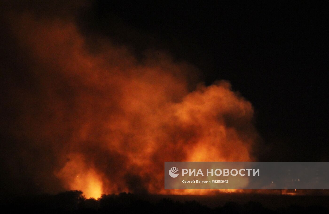 В Донецке после обстрела ВСУ горит пивзавод