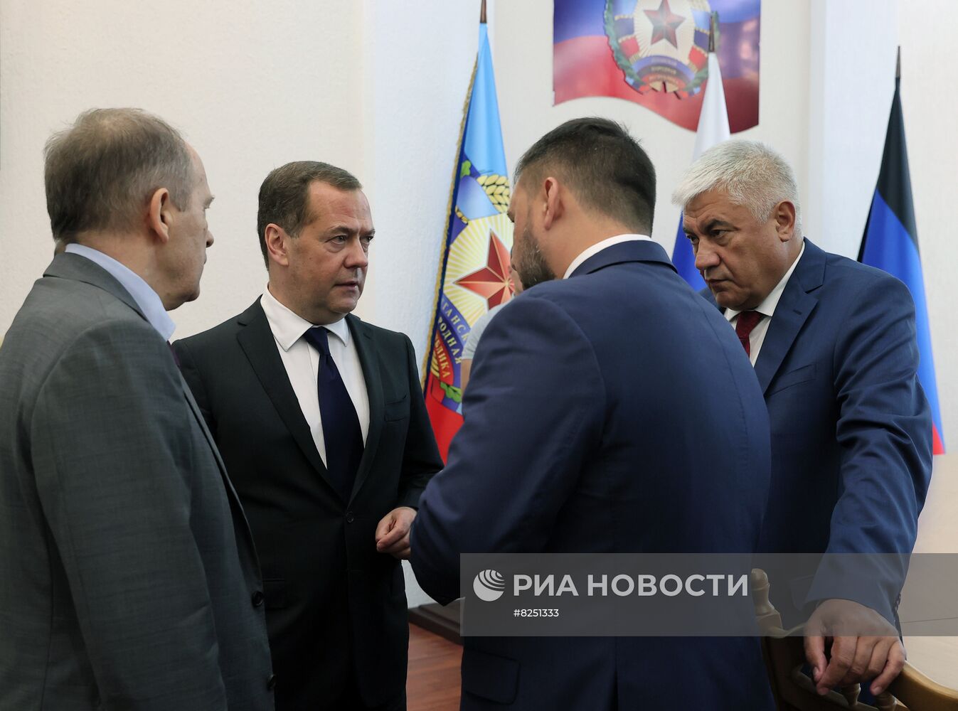 Заместитель председателя Совета безопасности РФ Д. Медведев посетил Луганскую народную республику