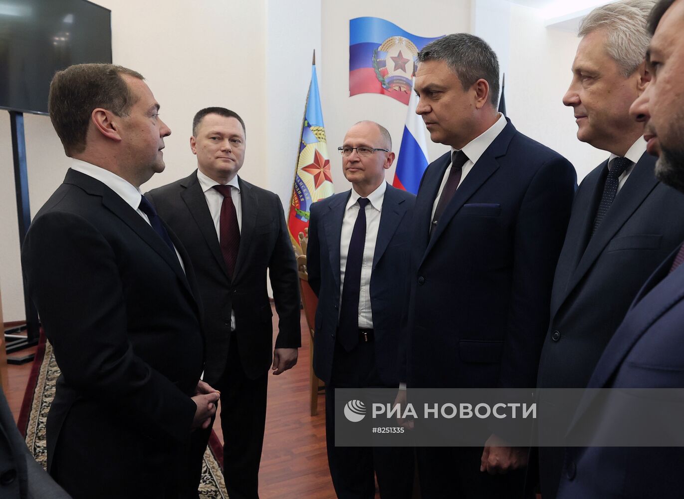 Заместитель председателя Совета безопасности РФ Д. Медведев посетил Луганскую народную республику