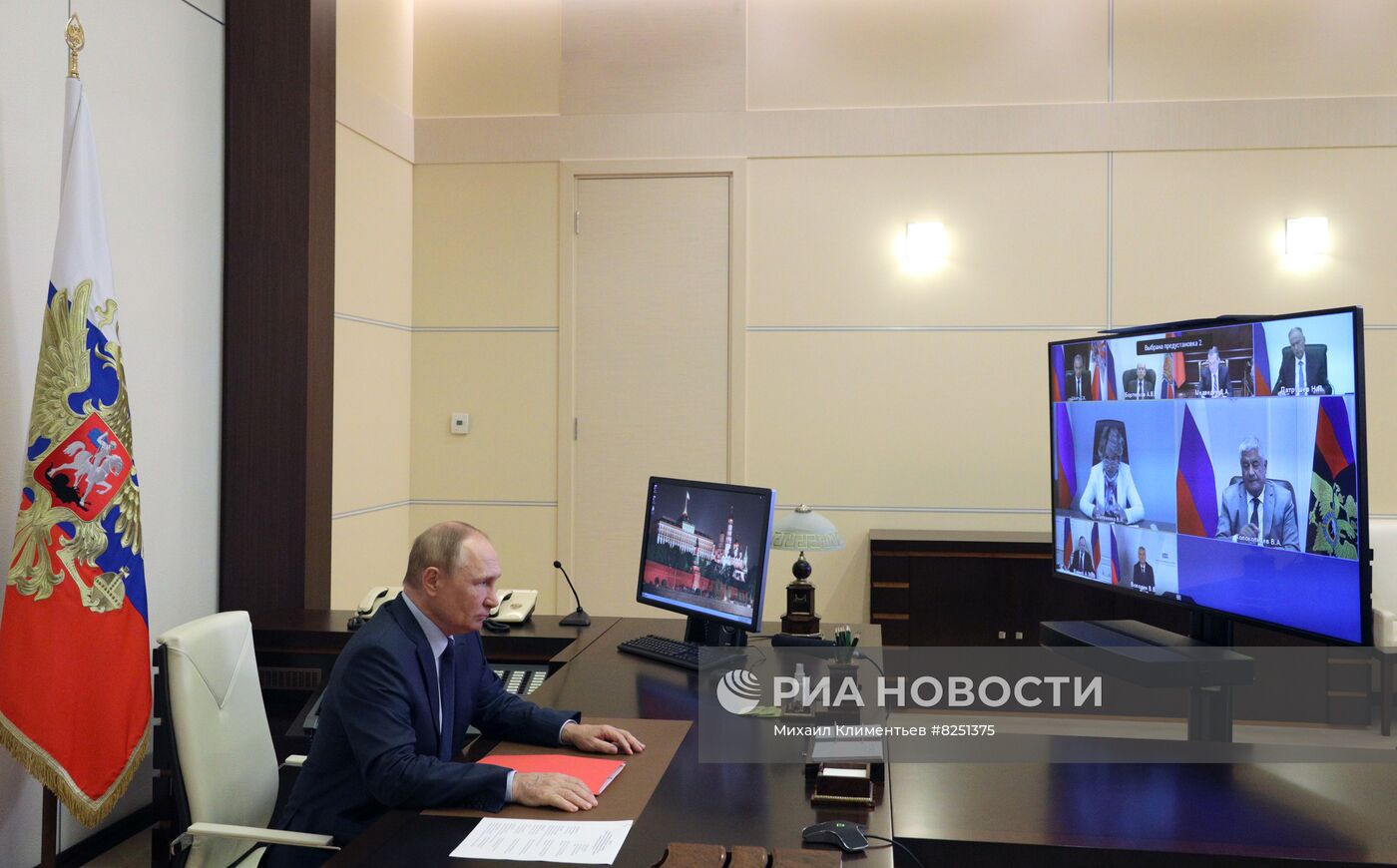 Президент РФ В. Путин провел совещание Совбеза РФ