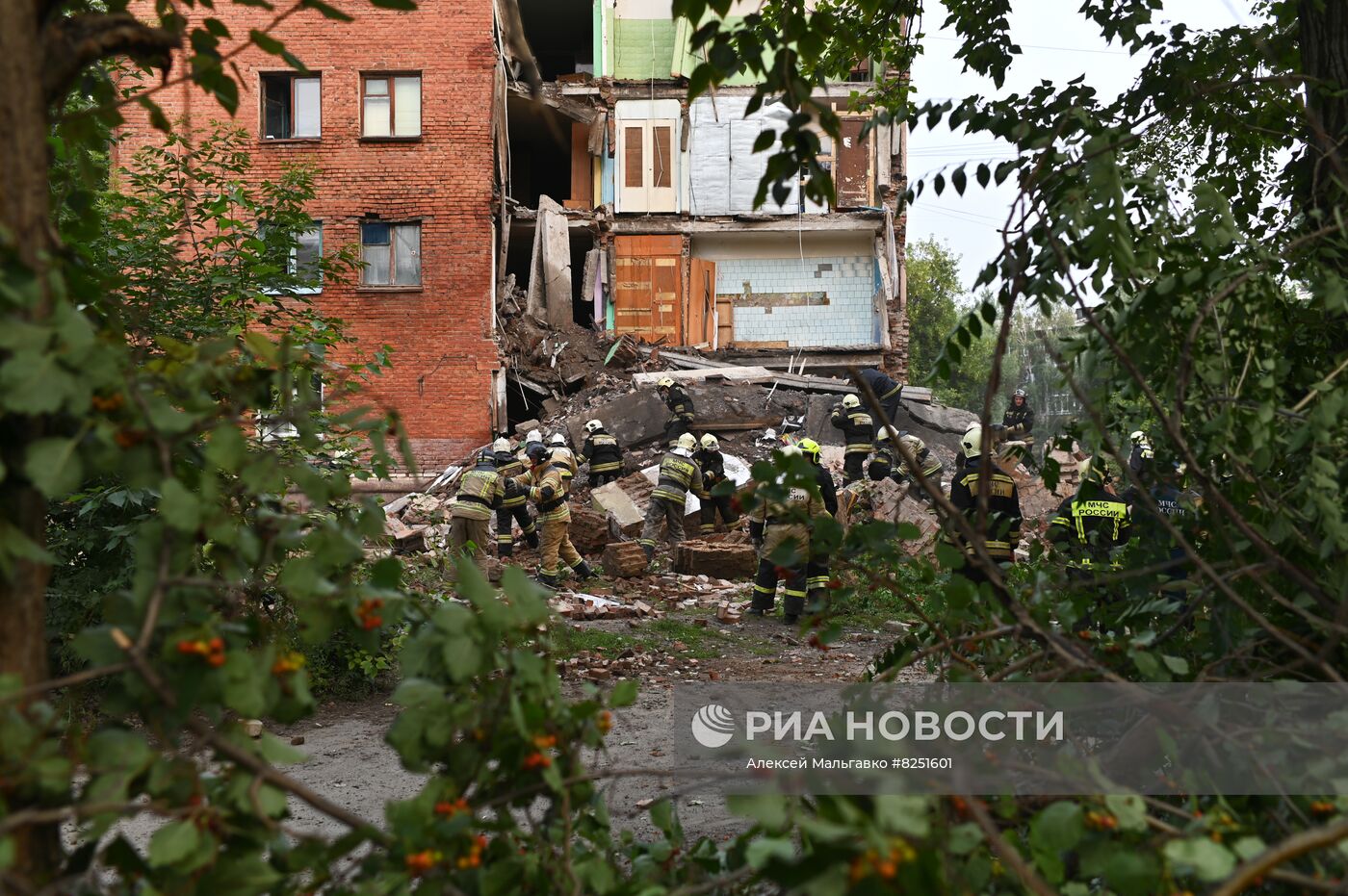 Обрушение жилого дома в Омске