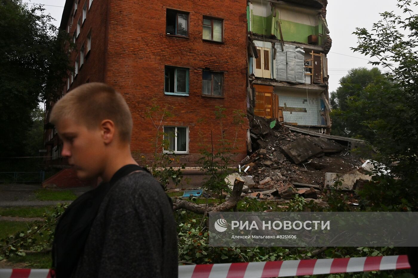 Обрушение жилого дома в Омске