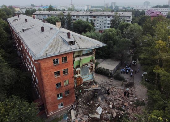 Обрушение жилого дома в Омске