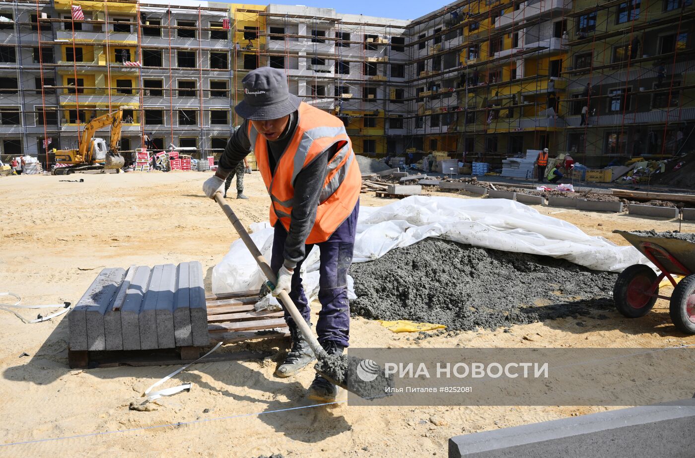 Строительство жилых домов бригадами ВСК МО РФ в Мариуполе