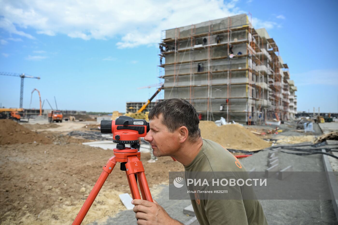 Строительство жилых домов бригадами ВСК МО РФ в Мариуполе