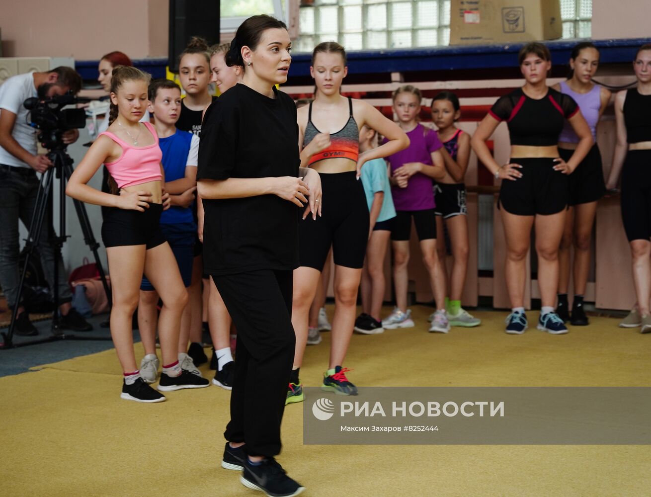 Спортсмены из РФ провели мастер-классы для детей в Луганске