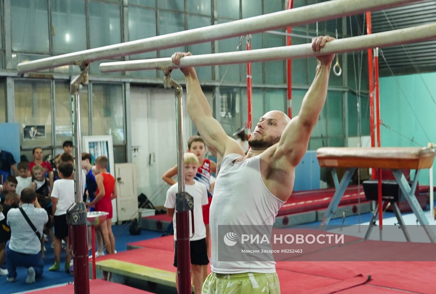 Спортсмены из РФ провели мастер-классы для детей в Луганске