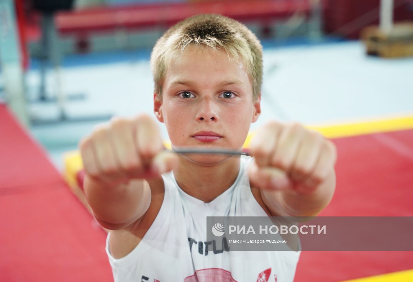 Спортсмены из РФ провели мастер-классы для детей в Луганске