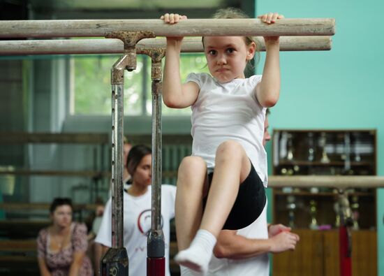 Спортсмены из РФ провели мастер-классы для детей в Луганске