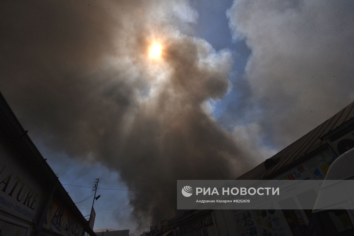 В ТЦ "Сурмалу" в Ереване произошёл взрыв