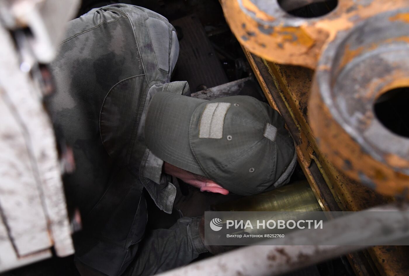 Работа экипажа 2С3 "Акация" в ходе спецоперации на Украине