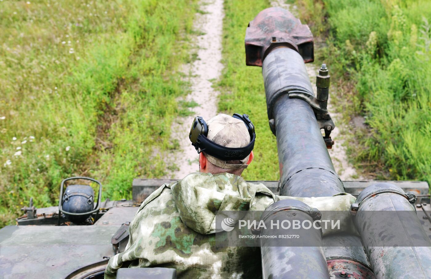 Работа экипажа 2С3 "Акация" в ходе спецоперации на Украине