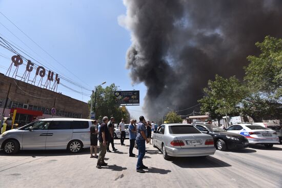 В ТЦ "Сурмалу" в Ереване произошёл взрыв