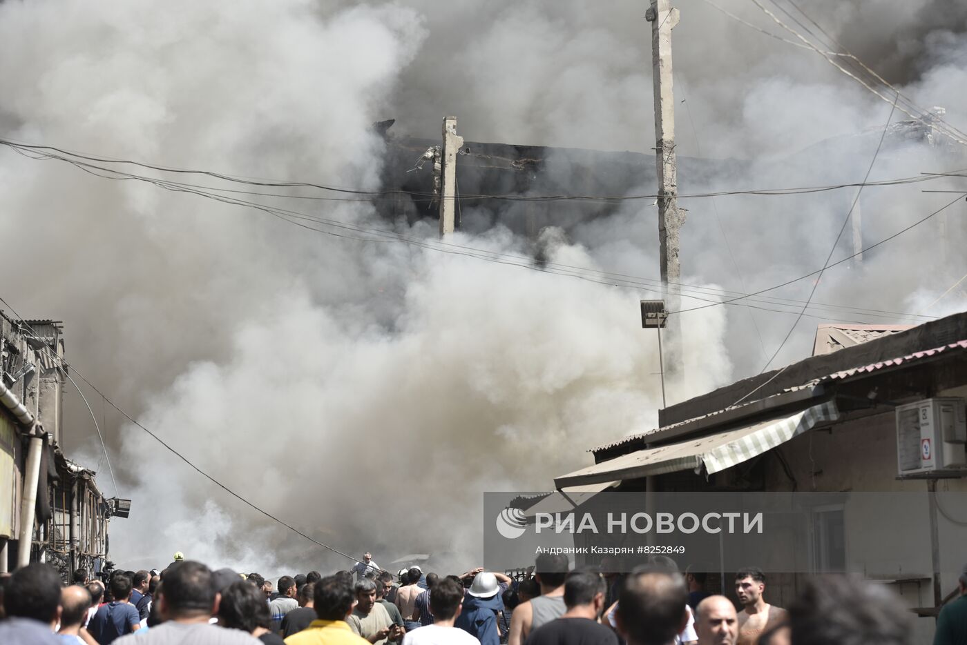 В ТЦ "Сурмалу" в Ереване произошёл взрыв