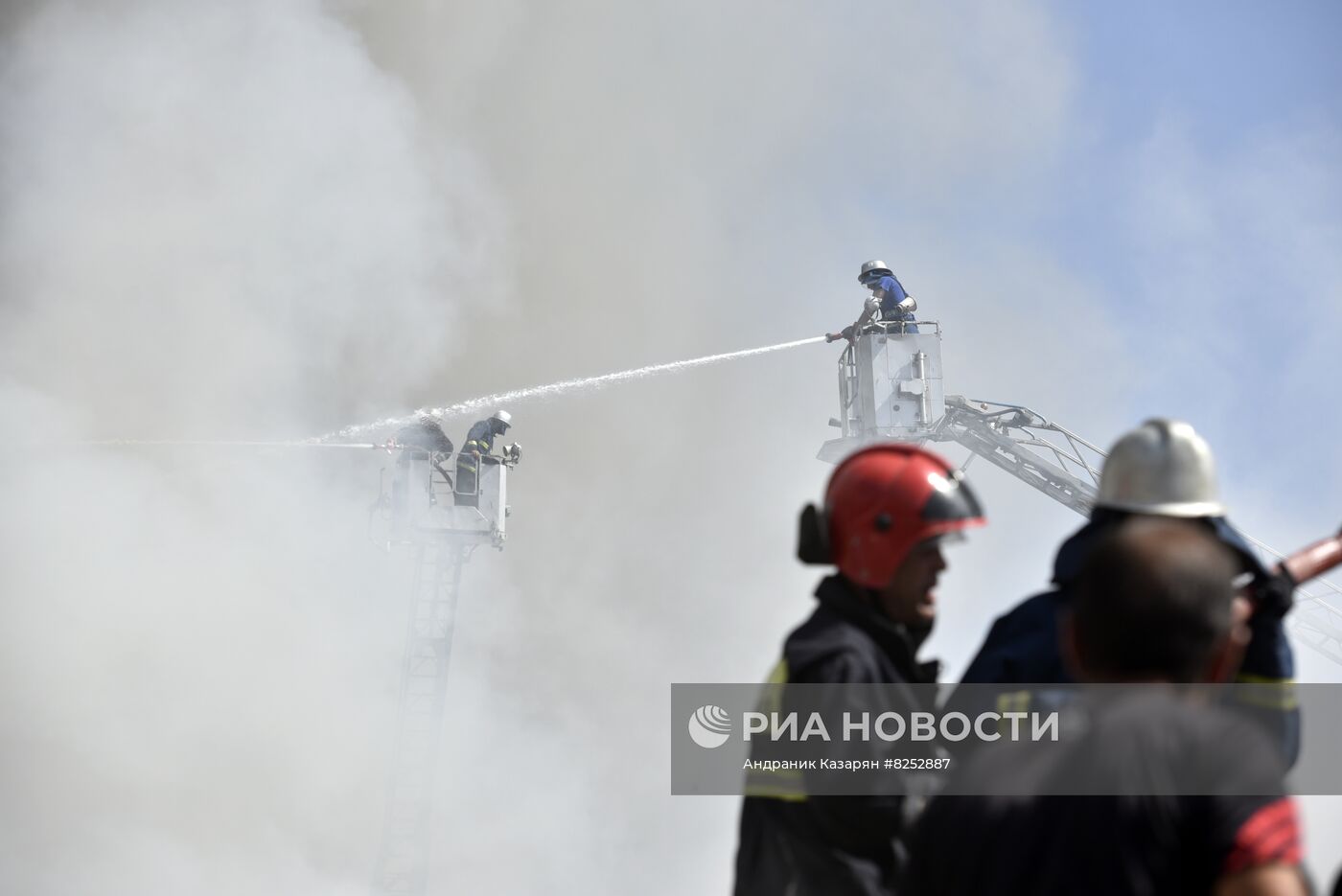 В ТЦ "Сурмалу" в Ереване произошёл взрыв