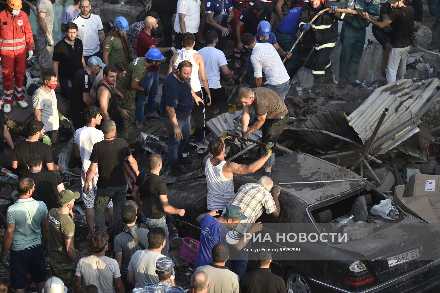 В ТЦ "Сурмалу" в Ереване произошёл взрыв