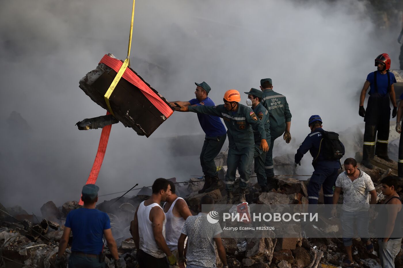 В ТЦ "Сурмалу" в Ереване произошёл взрыв