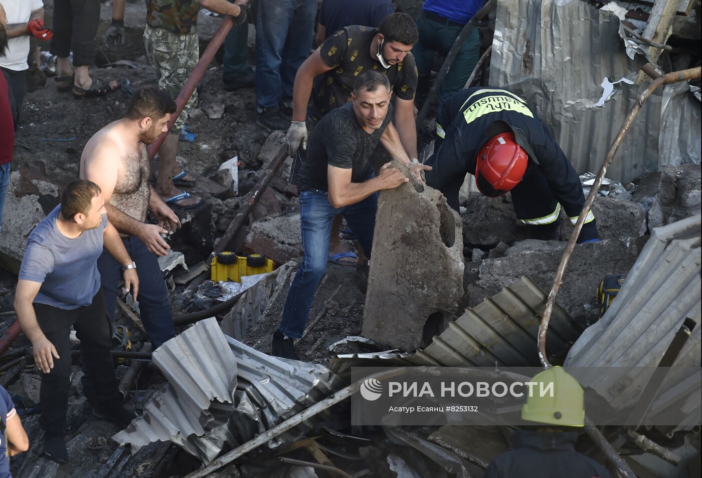 В ТЦ "Сурмалу" в Ереване произошёл взрыв
