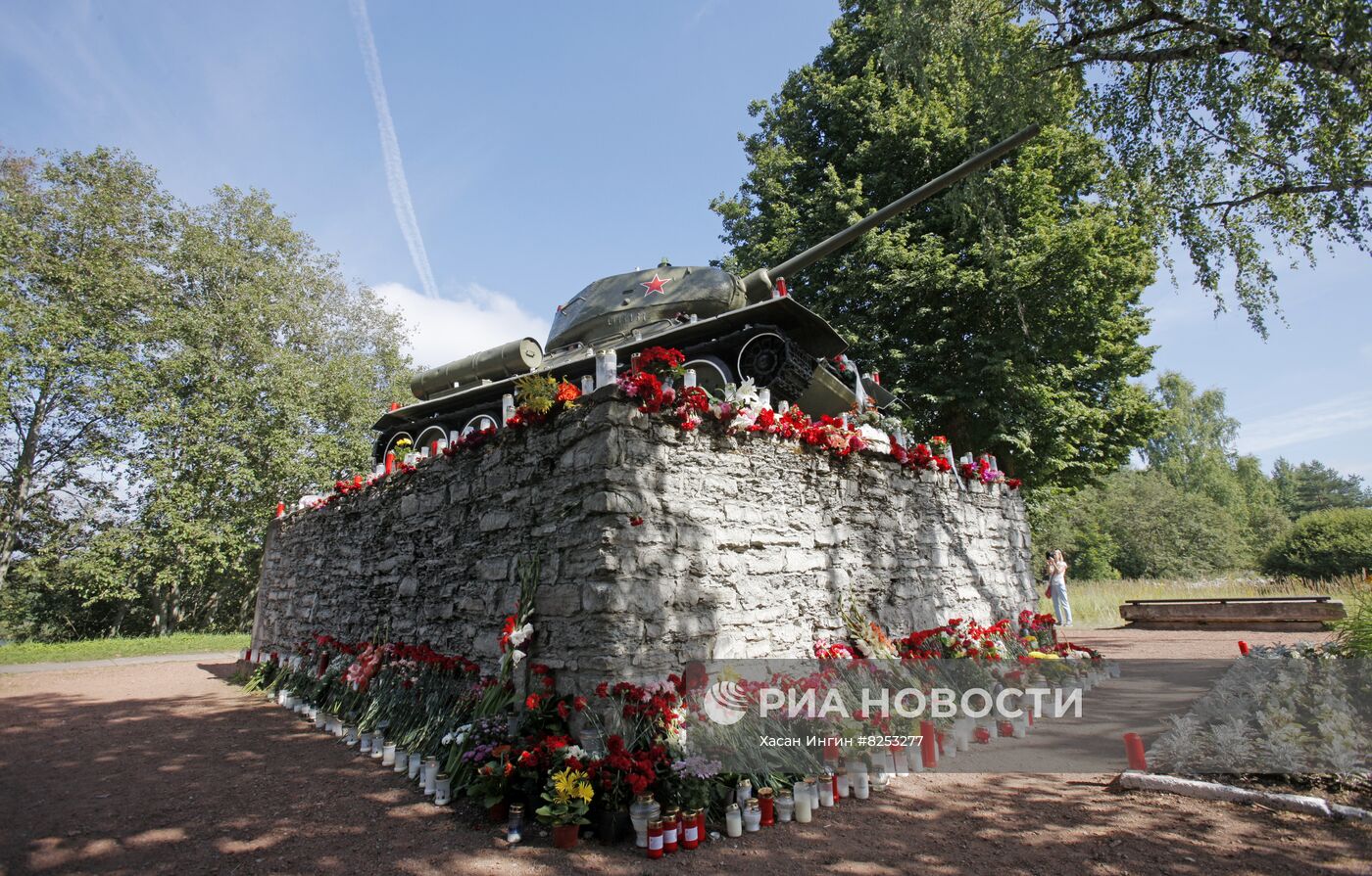Танк-памятник Т-34 в Нарве