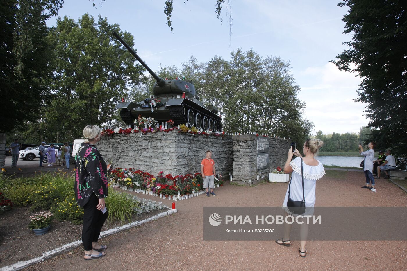 Танк-памятник Т-34 в Нарве