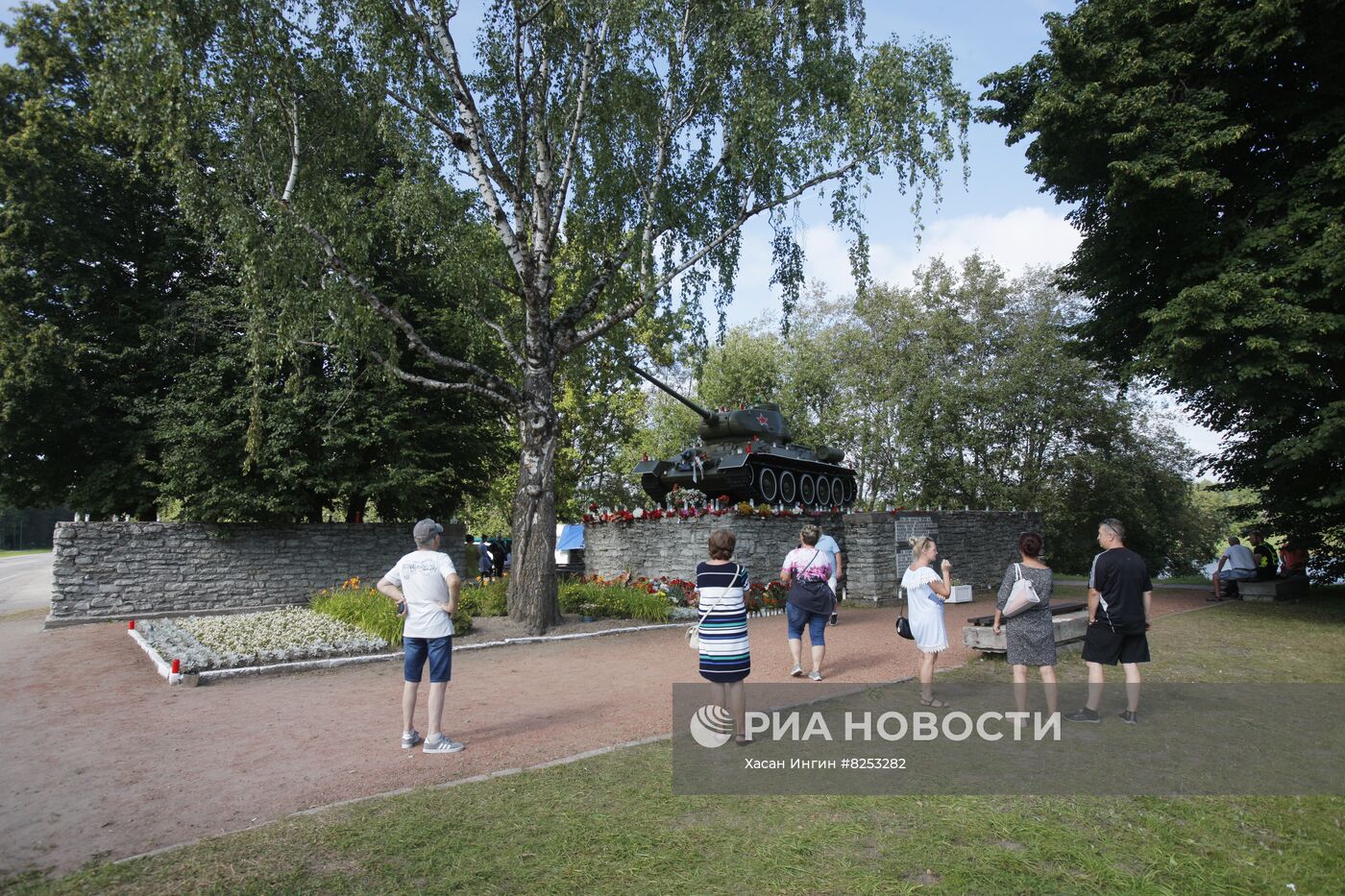 Танк-памятник Т-34 в Нарве