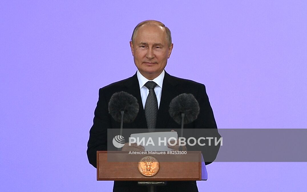 Президент РФ В. Путин принял участие в открытии форума "Армия-2022"
