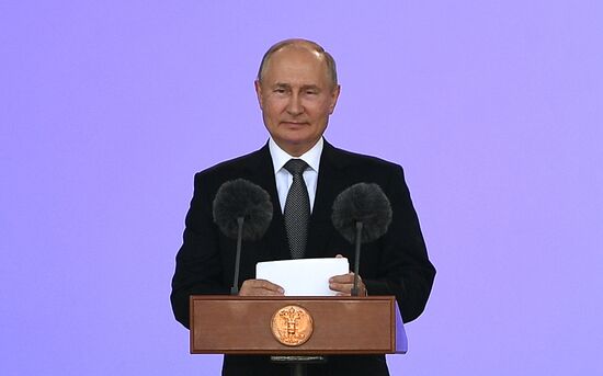 Президент РФ В. Путин принял участие в открытии форума "Армия-2022"