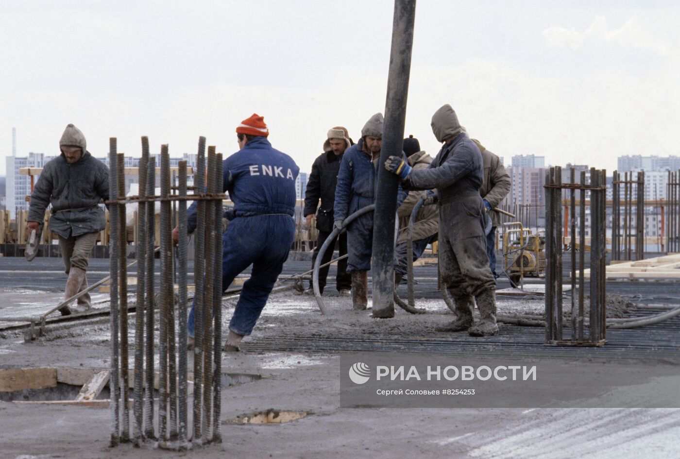 Турецкая фирма "Enka" на московской стройке