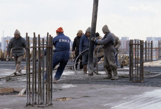 Турецкая фирма "Enka" на московской стройке
