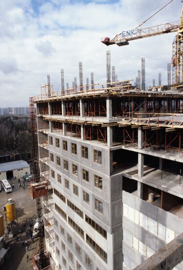 Турецкая фирма "Enka" на московской стройке