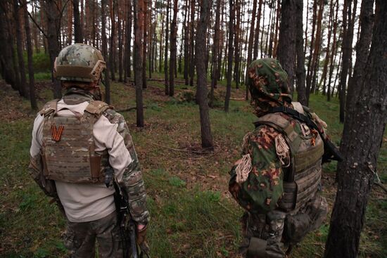 Бойцы ВС РФ на линии соприкосновения в Харьковской области