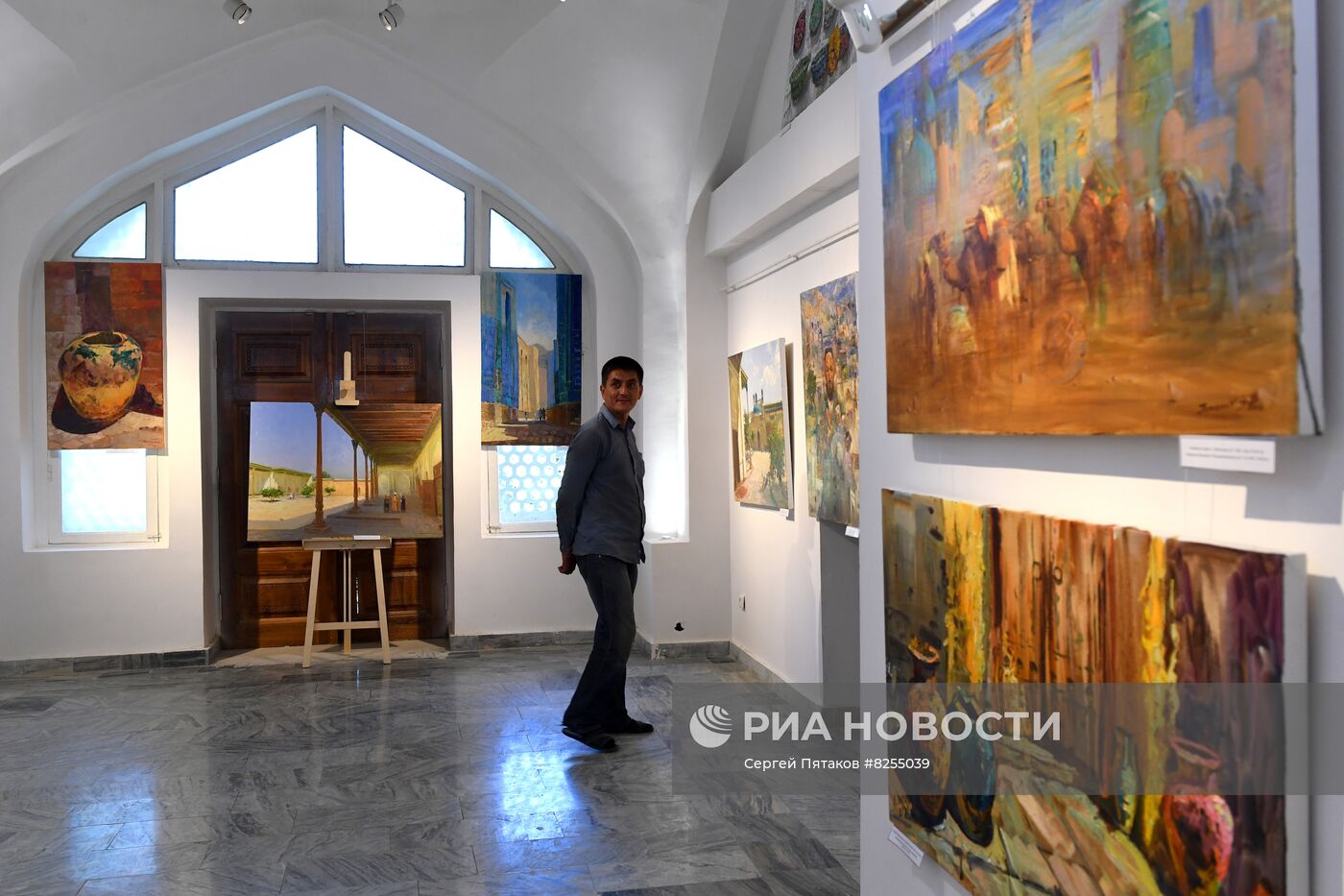 Международная выставка работ художников стран-участниц ШОС в Самарканде