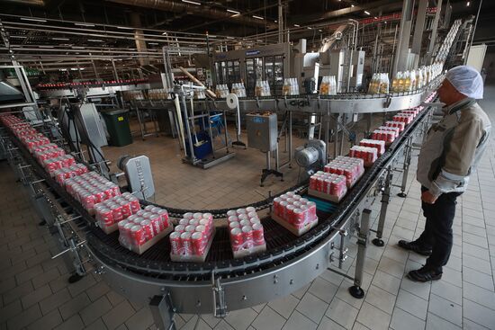 Производство напитков на заводе "Аквалайф" в Черноголовке 